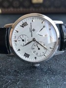江诗丹顿（Vacheron Constantin）白金传承47200  金属质感立体银色盘面 动显、小三针、柳叶实金时分指针 蓝宝石透底自动机芯 背透顶级机芯打磨工艺  表径36MM  工价213000元  附件有保卡 