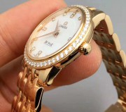 欧米加，蝶飞系列女装腕表，28MM表径18K玫瑰金表壳表带，贝母表盘，原装镶嵌钻石