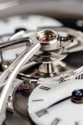 MB&F-LM1，三个巨牛逼的制表师合作的机芯（大师Jean-Francois Mojon；大师Chronode；大师Kari Voutilainen)，全套附件齐全