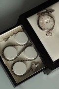 新款 百达翡丽猎人怀表980G-010，18K白金材质，48mm表径