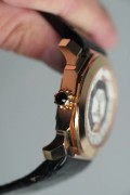Gerald Genta 杰罗尊达 OCTO，独立制表大师 ，18K玫瑰金材质，大折叠表扣，3-9点位39mm，表径相当于圆形42mm，金胎掐丝珐琅表盘，德国银甲板机芯，跳时、分针和日期飞返功能，单表无附件 ，公价40万以上，原始成色，表带还是原厂的，现好价出！