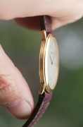 AP 爱彼 AUDEMARS PIGUET 经典系列14894OR 18K玫瑰金 银白色盘 手动机械腕表 罗马刻度 表径35mm 酒红色表带 原始成色好 低调优雅