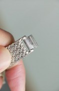 原钻原盘 伯爵 PIAGET 青金石面 手动机械表 全长18厘米 扣起来17.5厘米 原镶钻石 原厂青金石盘面 表带工艺很复杂 当时属于伯爵高端款 原定价35万左右 现在只要几万 男士当手链很好看 还在价格洼地