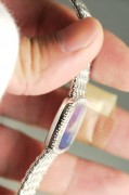 原钻原盘 伯爵 PIAGET 青金石面 手动机械表 全长18厘米 扣起来17.5厘米 原镶钻石 原厂青金石盘面 表带工艺很复杂 当时属于伯爵高端款 原定价35万左右 现在只要几万 男士当手链很好看 还在价格洼地