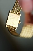 Cartier Tank 卡地亚坦克 石英女表 搭了原厂18K金珠表带 腕周15CM左右 可拆卸表节调节表带长度 表耳处也可以拆卸金带换皮带 做珠宝的来做金带不要太厉害
