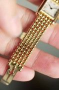 Cartier Tank 卡地亚坦克 石英女表 搭了原厂18K金珠表带 腕周15CM左右 可拆卸表节调节表带长度 表耳处也可以拆卸金带换皮带 做珠宝的来做金带不要太厉害