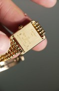 Cartier Tank 卡地亚坦克 石英女表 搭了原厂18K金珠表带 腕周15CM左右 可拆卸表节调节表带长度 表耳处也可以拆卸金带换皮带 做珠宝的来做金带不要太厉害