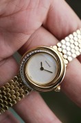 卡地亚 Cartier Trinity  18K玫瑰金  27mm表径  石英机芯  腕周160  圣伯纳狗头印记  贵金属表带非常灵活舒适有质感  表带可以从表头拆下来替换皮带  整表75克左右 原价估计20多万  现货好价出
