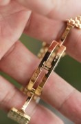 卡地亚 Cartier Trinity  18K玫瑰金  27mm表径  石英机芯  腕周160  圣伯纳狗头印记  贵金属表带非常灵活舒适有质感  表带可以从表头拆下来替换皮带  整表75克左右 原价估计20多万  现货好价出