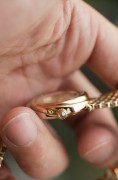 卡地亚 Cartier Trinity  18K玫瑰金  27mm表径  石英机芯  腕周160  圣伯纳狗头印记  贵金属表带非常灵活舒适有质感  表带可以从表头拆下来替换皮带  整表75克左右 原价估计20多万  现货好价出