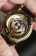 全套附件 雅典战船 掐丝珐琅 型号: 136-11/LTG  18K玫瑰金 40mm表径 全球30枚限量第19枚 原始品98新 表带原厂原装还挺新 原价40多万 现在好价出