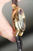 全套附件 雅典战船 掐丝珐琅 型号: 136-11/LTG  18K玫瑰金 40mm表径 全球30枚限量第19枚 原始品98新 表带原厂原装还挺新 原价40多万 现在好价出
