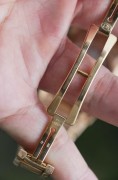 帕玛强尼作为全球顶级腕表，在腕表界凭借着顶级工艺和独特外形设计 纯净高贵，外观雅致，同时拥有高水准的舒适性和时间查看，回归本真，诠释经典！机芯融入了帕玛强尼精湛的高级钟表修饰元素。41*34mm表径 整表克重185克  整表18k玫瑰金材质 No.6666表号 原工价50万+  现货好价