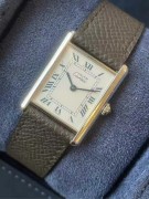 卡地亚must坦克隐藏限量款 Ref.1616 Art Deco must 925纯银表壳 独有乳白色盘面 搭配青花瓷罗马刻度 升华出一种视觉上的朦胧感 23X31mm中古大号款适合更多人群 难得一见极品美物