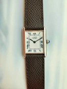卡地亚must坦克隐藏限量款 Ref.1616 Art Deco must 925纯银表壳 独有乳白色盘面 搭配青花瓷罗马刻度 升华出一种视觉上的朦胧感 23X31mm中古大号款适合更多人群 难得一见极品美物