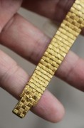 新款 VC 江诗丹顿 Vacheron Constantin 石英女表 原镶钻表圈 原镶钻刻度 玑镂面 腕周扣起来14-16厘米 可拆卸表节调节长度 编织带更舒适又有质感 原价25万左右 现在好价出