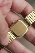 新款 VC 江诗丹顿 Vacheron Constantin 石英女表 原镶钻表圈 原镶钻刻度 玑镂面 腕周扣起来14-16厘米 可拆卸表节调节长度 编织带更舒适又有质感 原价25万左右 现在好价出