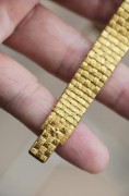 新款 VC 江诗丹顿 Vacheron Constantin 石英女表 原镶钻表圈 原镶钻刻度 玑镂面 腕周扣起来14-16厘米 可拆卸表节调节长度 编织带更舒适又有质感 原价25万左右 现在好价出