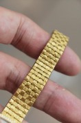 新款 VC 江诗丹顿 Vacheron Constantin 石英女表 原镶钻表圈 原镶钻刻度 玑镂面 腕周扣起来14-16厘米 可拆卸表节调节长度 编织带更舒适又有质感 原价25万左右 现在好价出