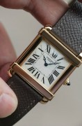 Cartier Chinoise CPCP Collection Privee Pink Gold 卡地亚中国坦克 CPCP巴黎工坊作品玫瑰金 型号：W1542451 巴黎工坊作品雕花机芯CAL.437MC 表径：37MM*30MM  附件：原装CPCP专用表盒，卡套，说明书，2006年保卡