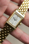 积家翻转系列女表QA265118，表径33×20.5mm，石英机芯，18K黄金表壳表链，类似款官价36万，腕周165mm，可拆卸表节调节长度，整表104克，现货好价
