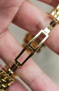 积家翻转系列女表QA265118，表径33×20.5mm，石英机芯，18K黄金表壳表链，类似款官价36万，腕周165mm，可拆卸表节调节长度，整表104克，现货好价