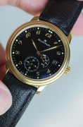 ¥36500 宝珀1106-1430-55手动机械腕表表径36mm Cal.FP1106机芯日期显示，动储显示，小秒盘1K金阿拉伯数字立体时标及剑形指针超薄款，单发条盒，动储却达100小时FP1106机芯源于经典名芯FP1150罕见稀有款，36mm完美正装中古表尺寸可遇不可求。。。参考公价12.5万