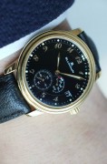 ¥36500 宝珀1106-1430-55手动机械腕表表径36mm Cal.FP1106机芯日期显示，动储显示，小秒盘1K金阿拉伯数字立体时标及剑形指针超薄款，单发条盒，动储却达100小时FP1106机芯源于经典名芯FP1150罕见稀有款，36mm完美正装中古表尺寸可遇不可求。。。参考公价12.5万