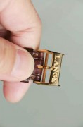 全套99新原始品 朗格303.032 18K玫瑰金 1815小三针  直径37mm 厚度8.5mm 自动陀归零机芯全网难觅产量极稀有，这款 1815 Automatik 于2004年推出，拥有非同寻常的组合一1815系列的设计美学与珍珠舵自动机芯。（该机芯如今只为品牌的万年历和年历型号服务）。这一特殊配置于2006年停产，使其成为现代 A. Lange & Sohne 时期最神秘的型号之一，许多品牌爱好者可能甚至没有听说过。