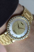 伯爵G0A09856  18k黄金 表径34mm 自动机械表  整表93克  表盘表盘原镶钻石  腕周190mm以内任意调节  原价50万左右 现在好价出