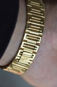 伯爵G0A09856  18k黄金 表径34mm 自动机械表  整表93克  表盘表盘原镶钻石  腕周190mm以内任意调节  原价50万左右 现在好价出