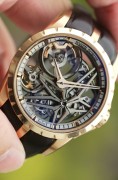 新款 罗杰杜彼 ROGER DUBUIS DBEX0954 42mm表径 全套附件全原装原始品95新以上  最新款机芯摆砣做了降噪处理  表耳下压设计更服帖手腕   机芯设计更酷炫了  徐步天中介刚出来  完美品 原价65.9万 现在好价出