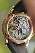 新款 罗杰杜彼 ROGER DUBUIS DBEX0954 42mm表径 全套附件全原装原始品95新以上  最新款机芯摆砣做了降噪处理  表耳下压设计更服帖手腕   机芯设计更酷炫了  徐步天中介刚出来  完美品 原价65.9万 现在好价出