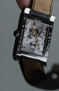 原始品全套附件 Cartier CPCP 卡地亚巴黎工作室系列W1540451 18K白金 26.5*38.5表径 外观接近Normale 机芯布局是这个系列里最具美感的 原始品拉丝犀利 壳型菱角分明 表带还是原厂原装 全套附件可遇不可求