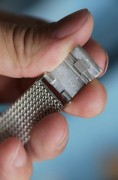 爱彼 18K白金 手动机械 31mm表径 银色沙金盘 原镶钻石刻度 钻石指针  全长188mm 扣起来 180-185mm可调 整表80克 成色非常好 走时完美 原价25万左右 现在好价出