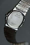 全套附件 PIAGET 伯爵 GOA22559 表径33.5MM 18K白金原镶钻‎石满天星‌ 表盘3.6.9.12点位置镶祖母绿 超薄手‎动‌机‌械机芯 这种款式属于伯爵VIL高级定制的款式 发行数量非常稀少 整表‌重156.3克 腕周190以上 可拆卸表径调节长度 ‎ 原价80万左右 现在好价出