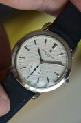 Vacheron Constantin 江诗丹顿马耳他系列 81000/000G-9107 表径37mm 手动机械 背透机芯 手工玑镂表盘 固机圈都做了玑镂处理 该款比同系列产品精致很多 针盘面机芯完美 工价156000 现在好价出