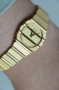 伯爵 POLO PIAGET POLO 861 C701 18K黄金 原始品98新 石英机芯 25mm表径 全长183mm 扣起来178mm 可拆卸表节调节到任意长度 整表90克 虽然是块女表 喜欢小表径的男士也可以考虑 跟手链叠戴效果相当好