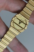 伯爵 POLO PIAGET POLO 861 C701 18K黄金 原始品98新 石英机芯 25mm表径 全长183mm 扣起来178mm 可拆卸表节调节到任意长度 整表90克 虽然是块女表 喜欢小表径的男士也可以考虑 跟手链叠戴效果相当好