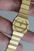 伯爵 POLO PIAGET POLO 861 C701 18K黄金 原始品98新 石英机芯 25mm表径 全长183mm 扣起来178mm 可拆卸表节调节到任意长度 整表90克 虽然是块女表 喜欢小表径的男士也可以考虑 跟手链叠戴效果相当好