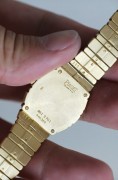 伯爵 POLO PIAGET POLO 861 C701 18K黄金 原始品98新 石英机芯 25mm表径 全长183mm 扣起来178mm 可拆卸表节调节到任意长度 整表90克 虽然是块女表 喜欢小表径的男士也可以考虑 跟手链叠戴效果相当好