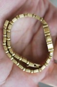 伯爵 POLO PIAGET POLO 861 C701 18K黄金 原始品98新 石英机芯 25mm表径 全长183mm 扣起来178mm 可拆卸表节调节到任意长度 整表90克 虽然是块女表 喜欢小表径的男士也可以考虑 跟手链叠戴效果相当好