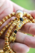 榫卯结构纯金与橄榄核 120颗  60多厘米长  黄金95克以上  整链133克