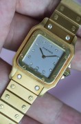 SANTOS DE CARTIER 卡地亚山度士2960  整表原钻  自动机械  大号 29X41mm表径  产于上世纪七十年代，钻刻鬼面，全18K金材质，腕周180mm，表节不够可以买，查码都对期，懂得来问，不多介绍。