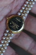 全球唯一在售 卡地亚 Cartier 珍珠链  女士腕表 石英机芯  6-12点方型鸽血红红宝石  母贝面  钻石把头 整表成色很好 珍珠品质很高  腕周180mm  属于卡地亚VIP定制的 可遇不可求