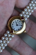全球唯一在售 卡地亚 Cartier 珍珠链  女士腕表 石英机芯  6-12点方型鸽血红红宝石  母贝面  钻石把头 整表成色很好 珍珠品质很高  腕周180mm  属于卡地亚VIP定制的 可遇不可求