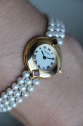 全球唯一在售 卡地亚 Cartier 珍珠链  女士腕表 石英机芯  6-12点方型鸽血红红宝石  母贝面  钻石把头 整表成色很好 珍珠品质很高  腕周180mm  属于卡地亚VIP定制的 可遇不可求