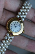 全球唯一在售 卡地亚 Cartier 珍珠链  女士腕表 石英机芯  6-12点方型鸽血红红宝石  母贝面  钻石把头 整表成色很好 珍珠品质很高  腕周180mm  属于卡地亚VIP定制的 可遇不可求