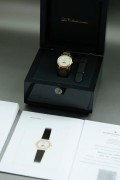江诗丹顿中古款，47050型号18K黄金全历月相表，自动机芯，月份、星期、日期、月相显示，盘面布局和谐优雅，上手尽显高贵儒雅，表径36.5毫米。