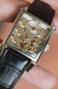 芝柏 VINTAGE1945系列 99870-53-000-BA6A，三金桥陀飞轮，客户一手基本闲置没戴，原始品98新没打开过，超级大全套附件 ，18K白金材质，自动机械腕表，32mm*48mm表径 不含把头，含表耳，折叠表扣，公价 189.4万。